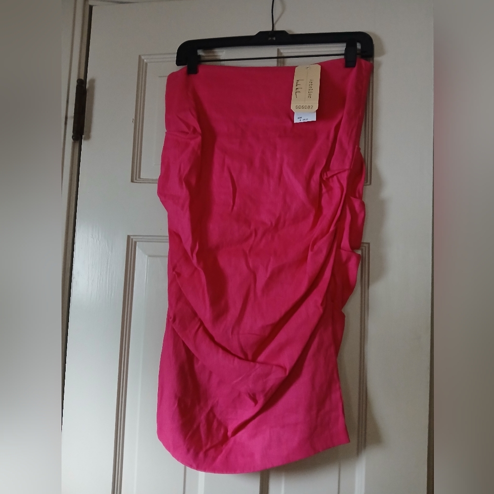 Nicole Miller pink skirt with stretch and back gathering
